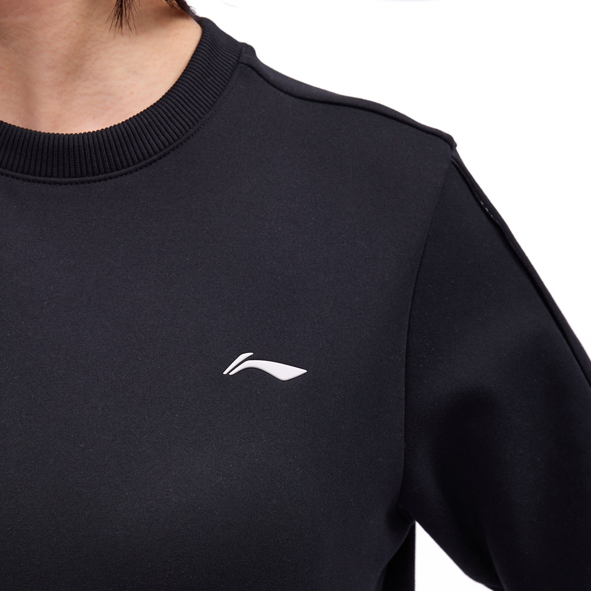 AWDV962-1 Свитшот Essentials черный